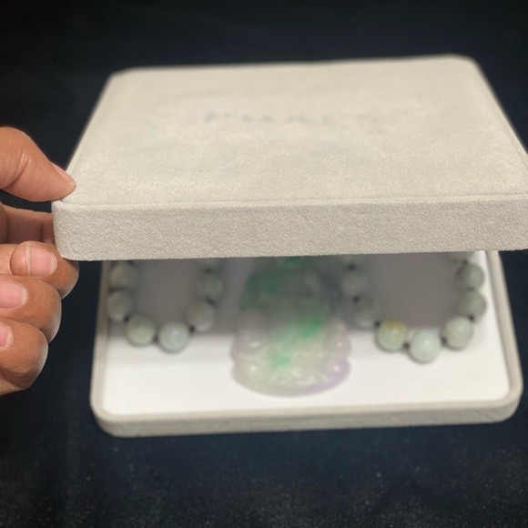 One of a kind! 26inch natural jade necklace with a 3 1/2 inch Guanyin pendant. - Picture 11 of 11